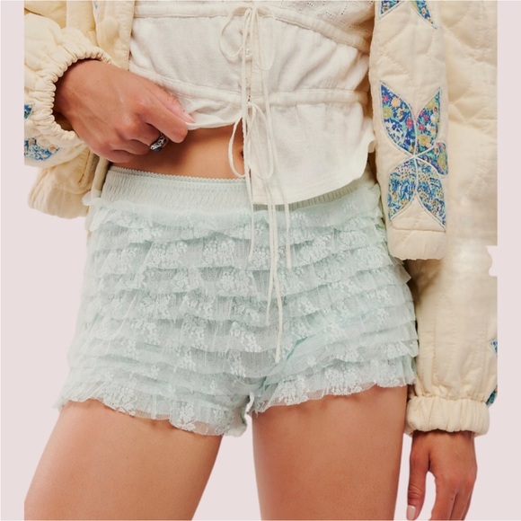 NWT Free People Feeling For Lace Ruffle Shorties - Picture 1 of 11